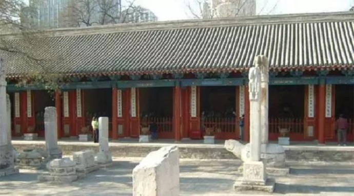 獨尊湛現：佛法是黑暗中的明燈