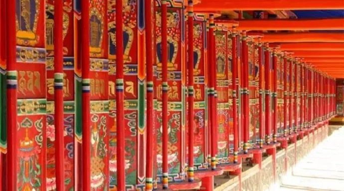 獨尊湛現：一切唯心所造，心為主題