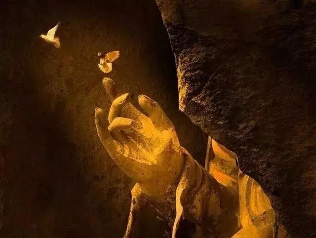 為什麼很多人一看到佛像或聽到佛號就會哭？