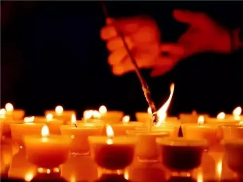 供燈功德有多大，佛經公案告訴您！