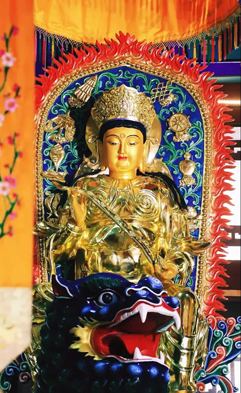 恭迎文殊菩薩成道日！願見聞者皆福慧增長、辯才無礙、隨喜轉發，功德無量！