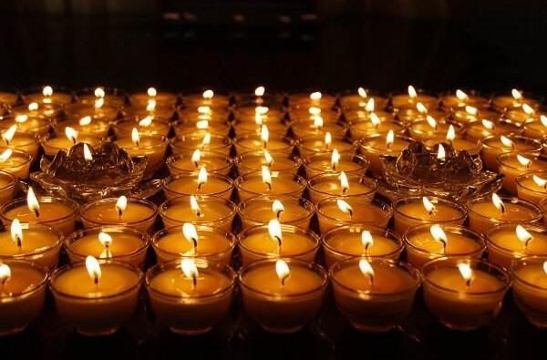 供燈千篇文四十二：一日供燈，三生供佛