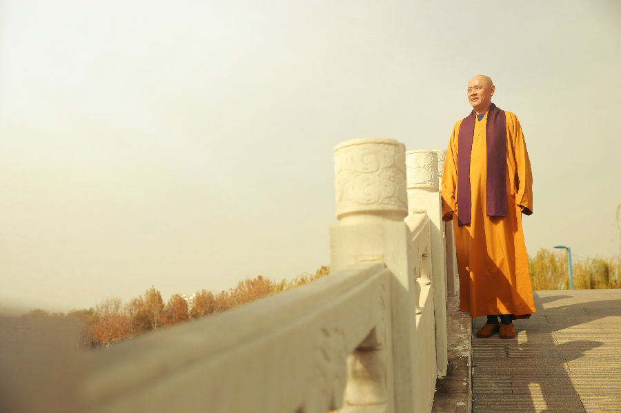 宏圓法師：十方諸佛應念而現，讚歎世尊隱實施權之教