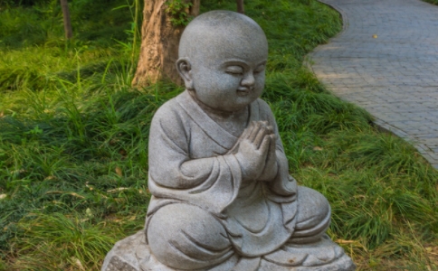 在家修行和出家修行有什麼區別和相同？