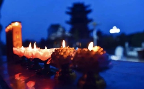 夢中明明有六道，覺後空空無大千