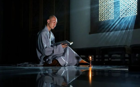 佛法破除心中的「我執」，本身並不分別對錯