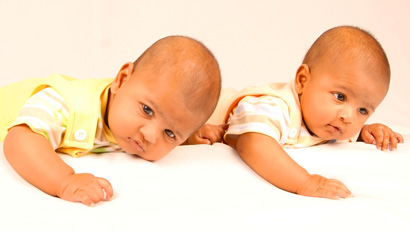 兩月男嬰講述前世佛陀現身當場度脫