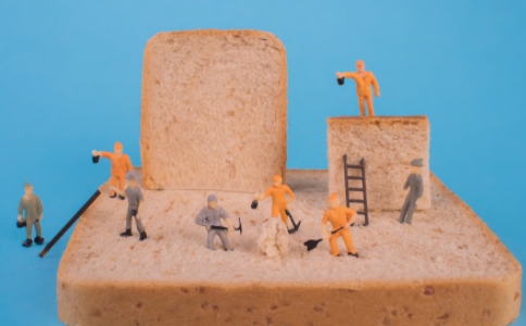 人生要有大格局，三個砌牆工人的故事