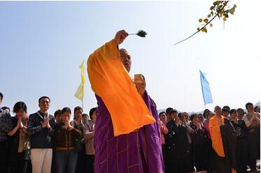 【灑凈】佛教灑凈是什麼意思？灑凈儀規怎麼做？