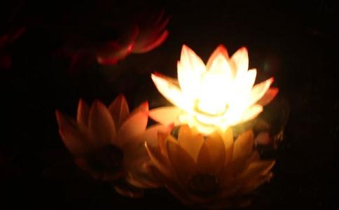 佛教里的超度亡靈是什麼意思？超度的功德和利益