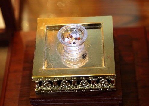 釋迦牟尼佛的真身五色舍利