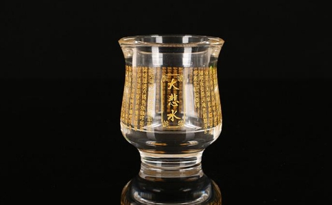 刻有大悲咒的水杯能用來喝水嗎?