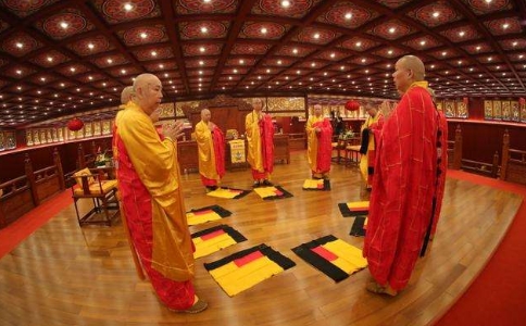 僧寶護持正法，在家人請尊重每一位出家人