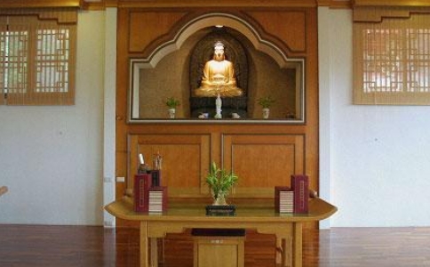 在家裡設立佛堂應該供奉什麼佛像比較好？