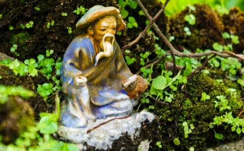 以德報怨，化解怨恨，遠離不必要的是非和爭端