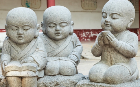 誦經有怠慢殷重之別，比丘與小沙彌的區別對待