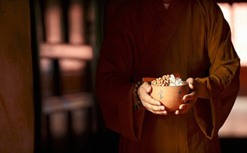 【過午不食】是什麼意思？過午不食的功德好處