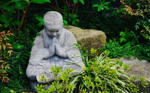 護持禁戒的重要，無論重戒輕戒，都應堅固持守