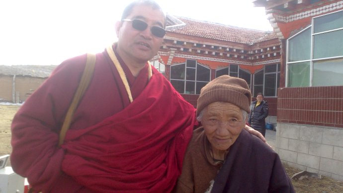 聖地蓮花開：母親的垂念與兒子的一吻！