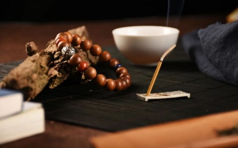 在家居士該如何持咒？